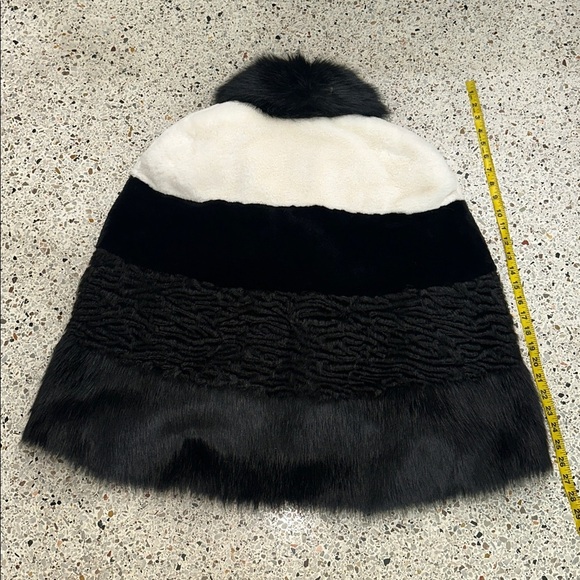 CeLeste by Bibhu black white faux fur cape poncho m medium - Picture 8 of 8